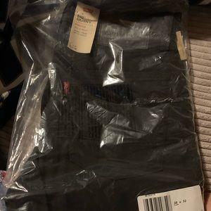 Jet black Levi’s Skinny